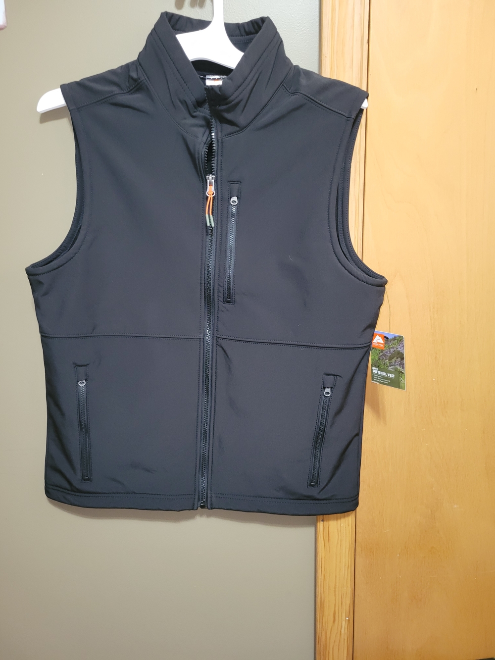 Ozark Trail NWT Black Sleeveless Softshell Vest with Zipper Pockets